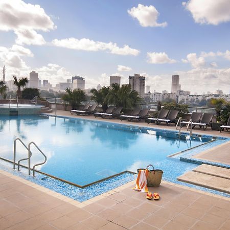 Leonardo City Tower Hotel Tel Aviv Giv'atayim Kültér fotó The swimming pool at the hotel