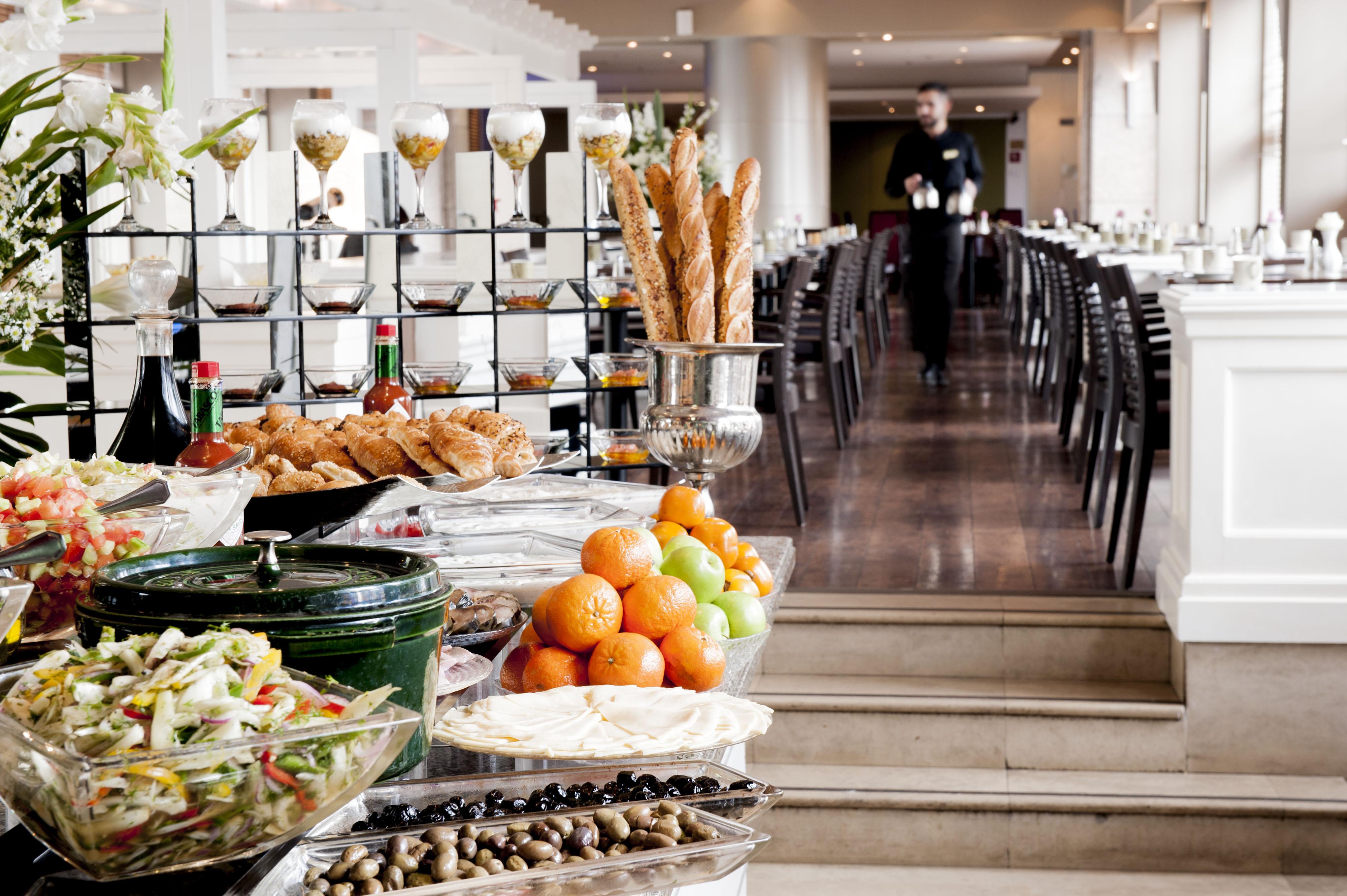 Leonardo City Tower Hotel Tel Aviv Giv'atayim Kültér fotó The restaurant