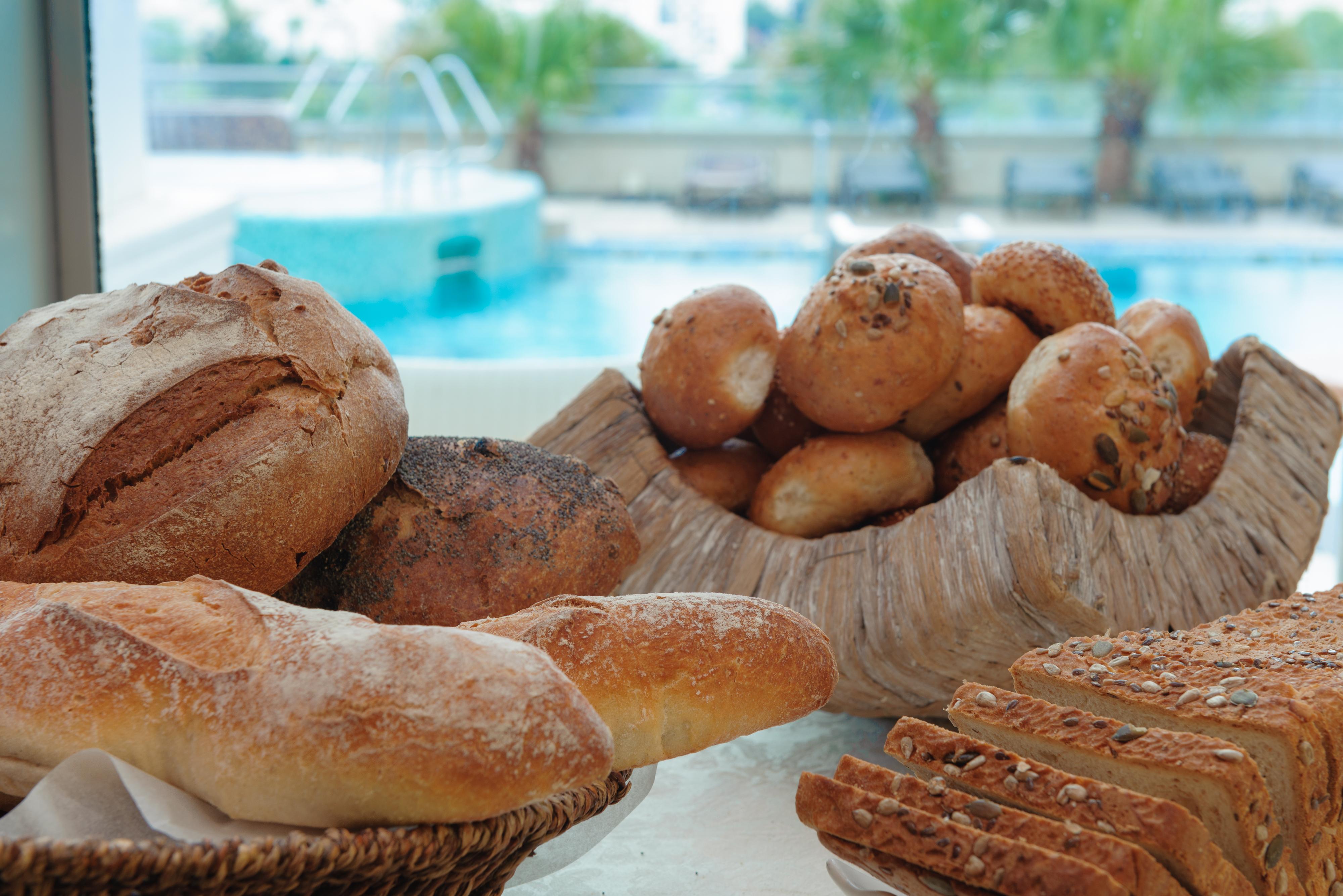 Leonardo City Tower Hotel Tel Aviv Giv'atayim Kültér fotó Bread