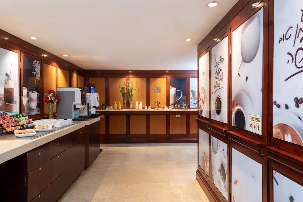 Leonardo City Tower Hotel Tel Aviv Giv'atayim Kültér fotó The Coffee Shop