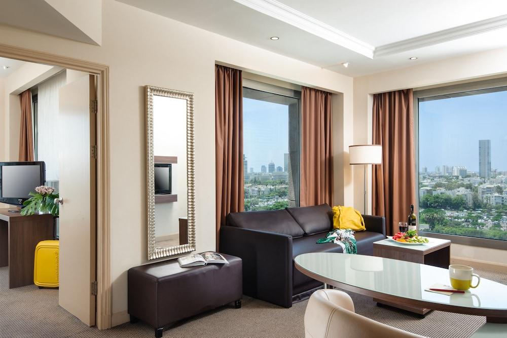 Leonardo City Tower Hotel Tel Aviv Giv'atayim Kültér fotó A suite at the Hilton Tel Aviv