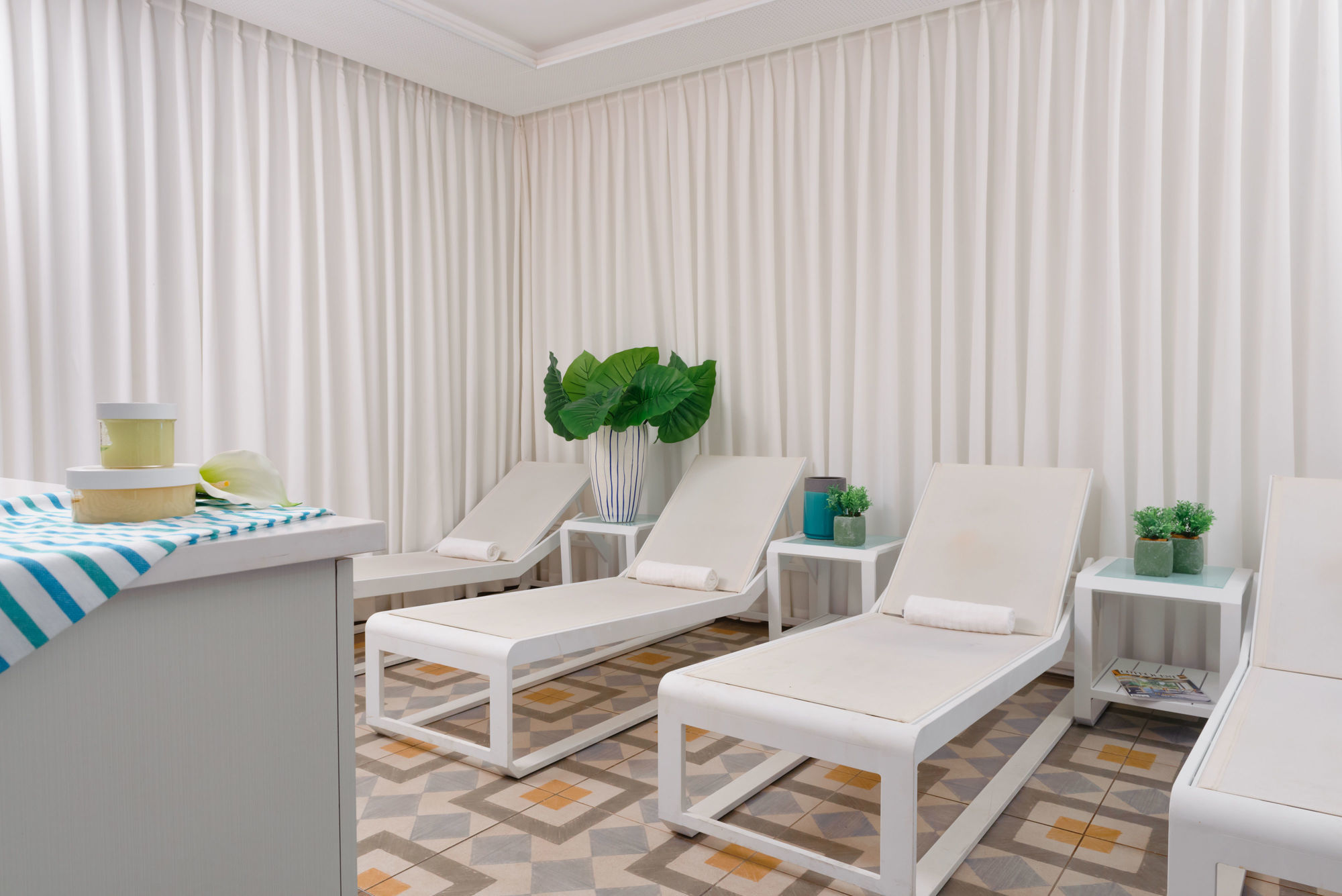 Leonardo City Tower Hotel Tel Aviv Giv'atayim Kültér fotó Spa at The Ivy Hotel