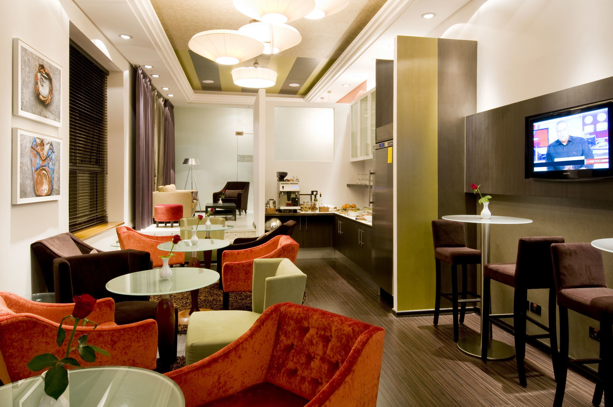 Leonardo City Tower Hotel Tel Aviv Giv'atayim Kültér fotó The lounge at the airport