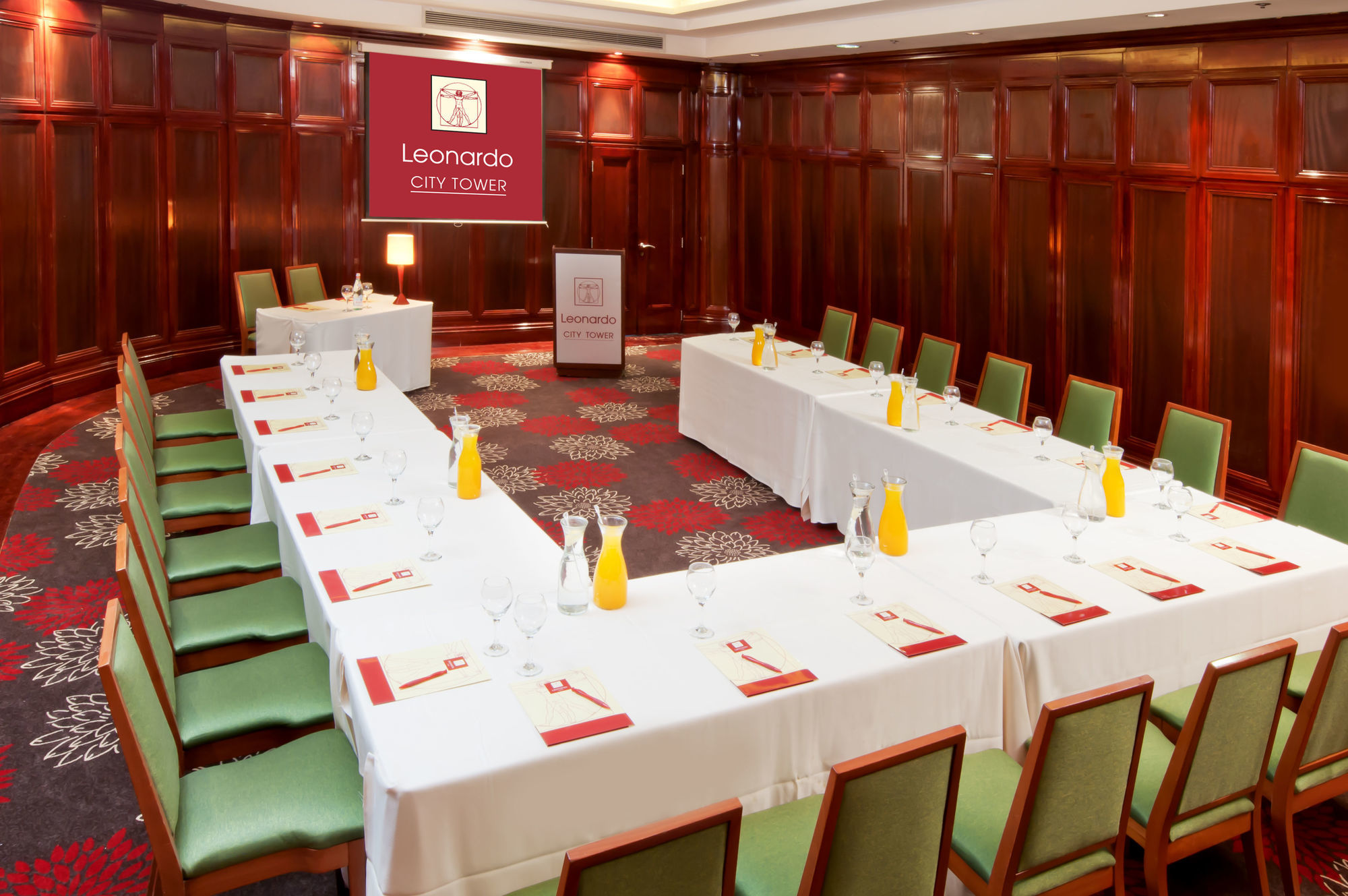 Leonardo City Tower Hotel Tel Aviv Giv'atayim Kültér fotó U-shaped table layout